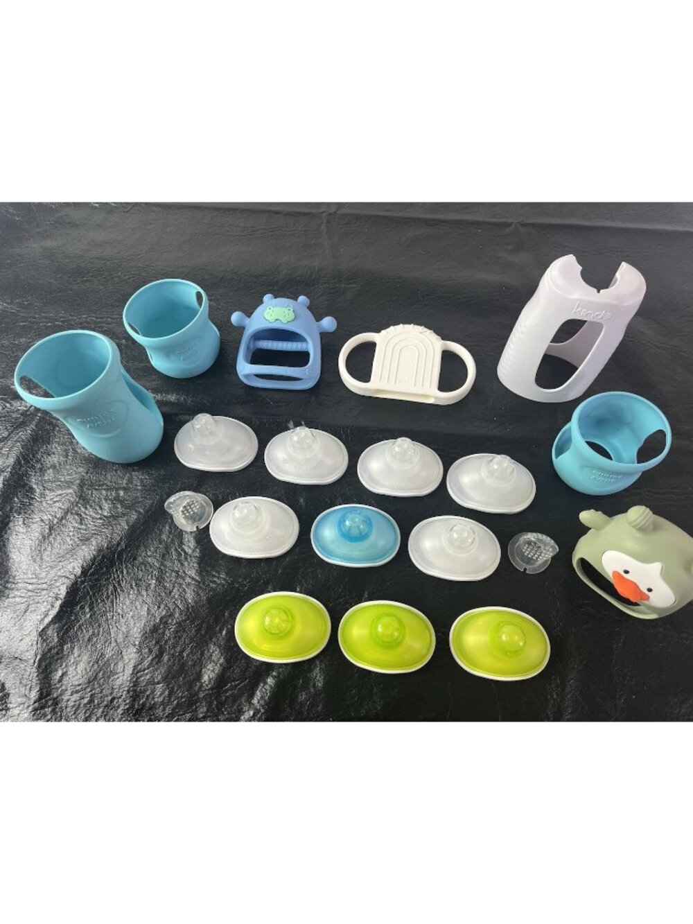 Kinde Twist Latch Nipple Lot 3 Baby Teething Toy Silicone Mitten